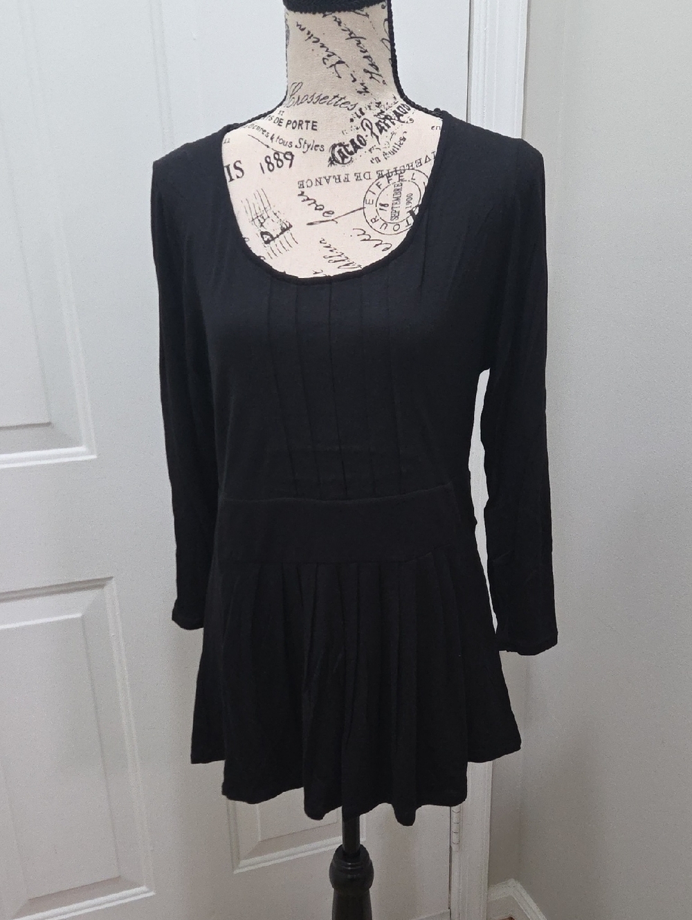NWOT Michael Kors Black Long-Sleeve Scoop Neck Pleated Women's Tunic